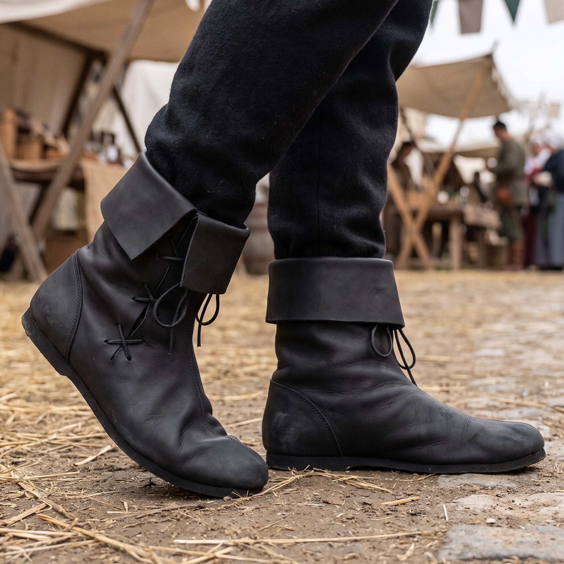 Imagen del producto Botas medievales con vuelta de cuero nobuck negro