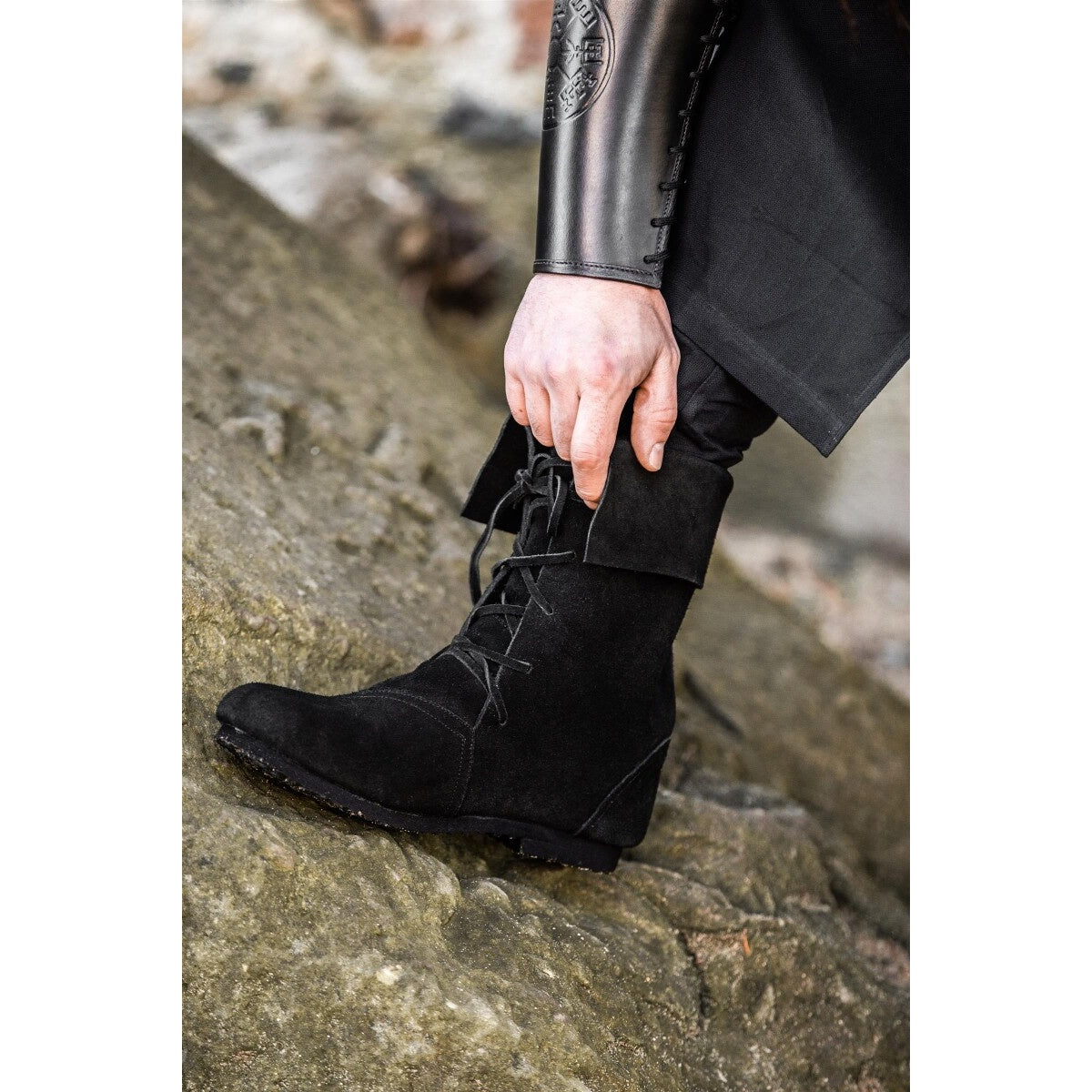 Imagen del producto Botas medievales Aurin con vuelta negras