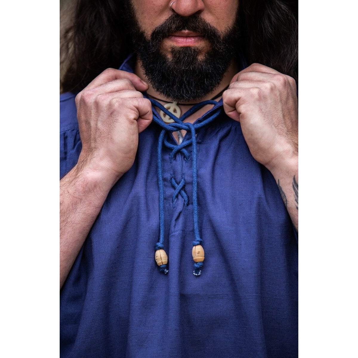 Imagen del producto Camisa medieval de cuello alto con cordones Louis sin mangas azul