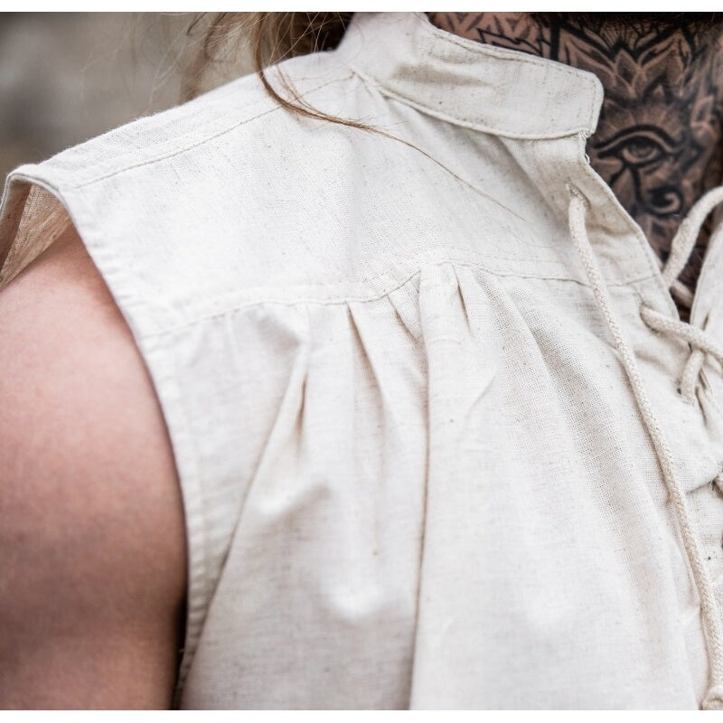 Imagen del producto Camisa medieval con cuello alto y cordones Louis sin mangas beige