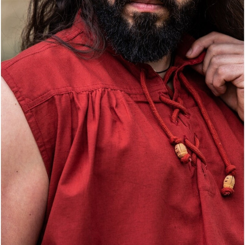 Imagen del producto Camisa medieval con cuello alto y cordones Louis sin mangas roja