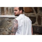 Imagen del producto Camisa medieval de cuello alto con cordones Louis sin mangas blanca