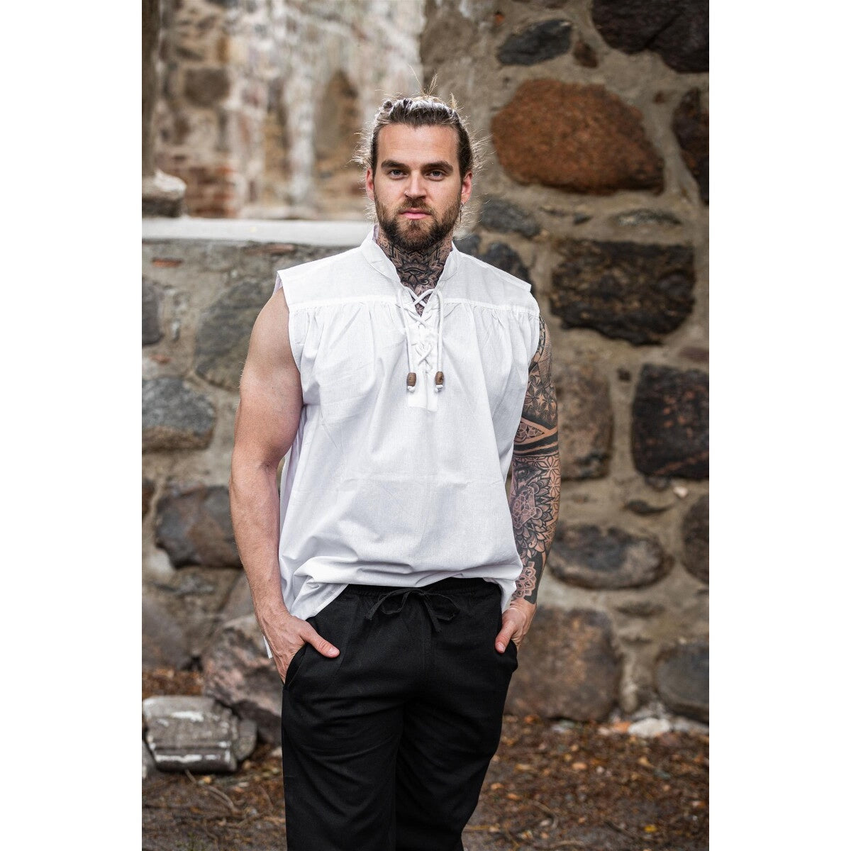 Imagen del producto Camisa medieval de cuello alto con cordones Louis sin mangas blanca