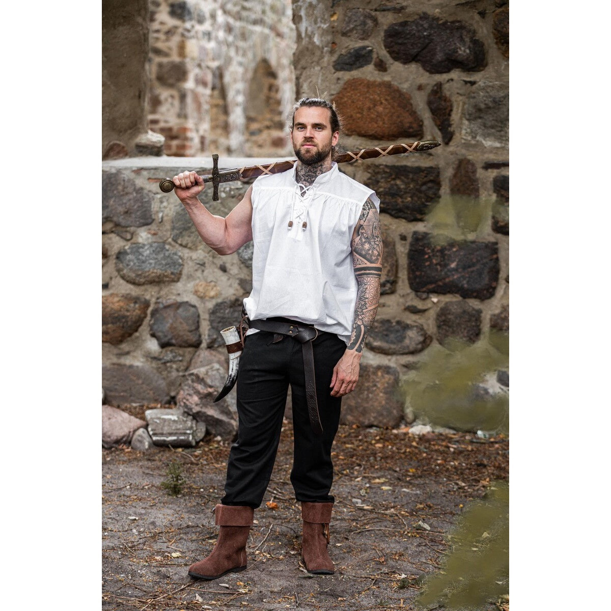 Imagen del producto Camisa medieval de cuello alto con cordones Louis sin mangas blanca