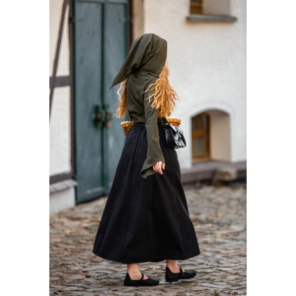 Imagen del producto Blusa medieval Lea con capucha y cordones verde