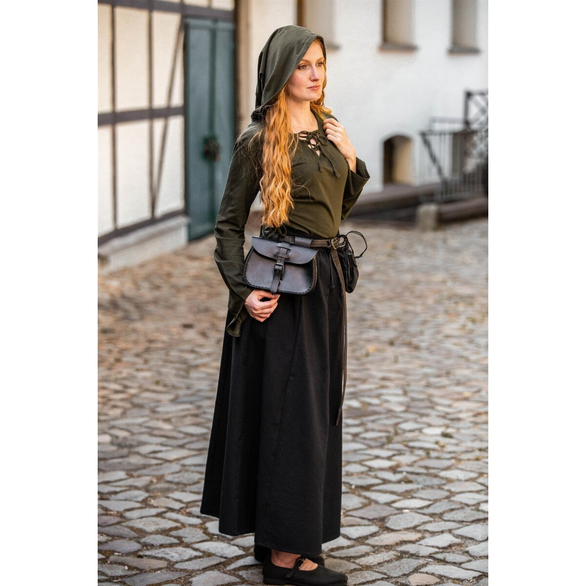 Imagen del producto Blusa medieval Lea con capucha y cordones verde