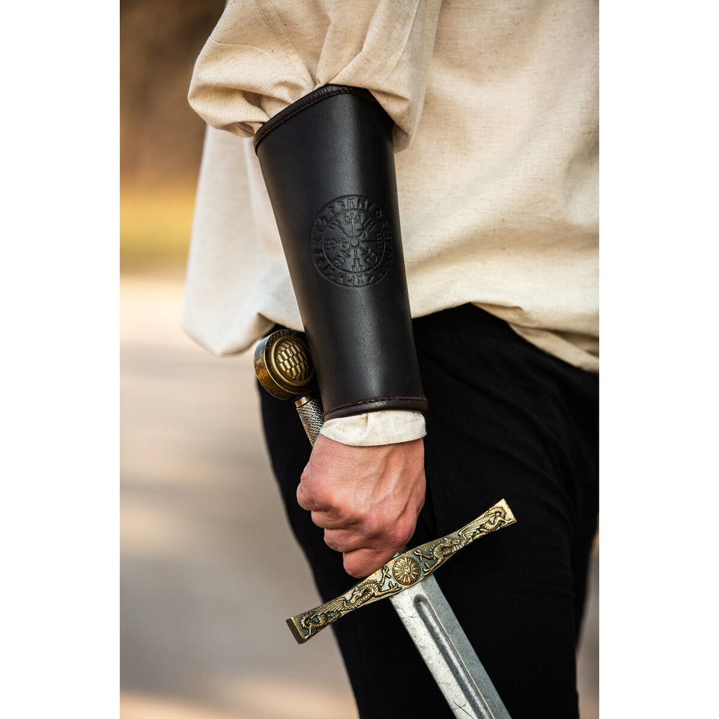 Imagen del producto Brazalete medieval de cuero Ottar con relieve de Vegvisir negro