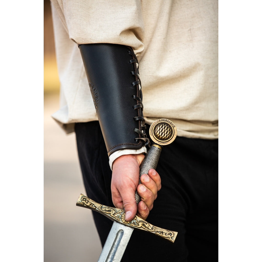 Imagen del producto Brazalete medieval de cuero Ottar con relieve de Vegvisir negro