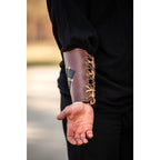 Imagen del producto Brazalete medieval de cuero Orm marrón-negro