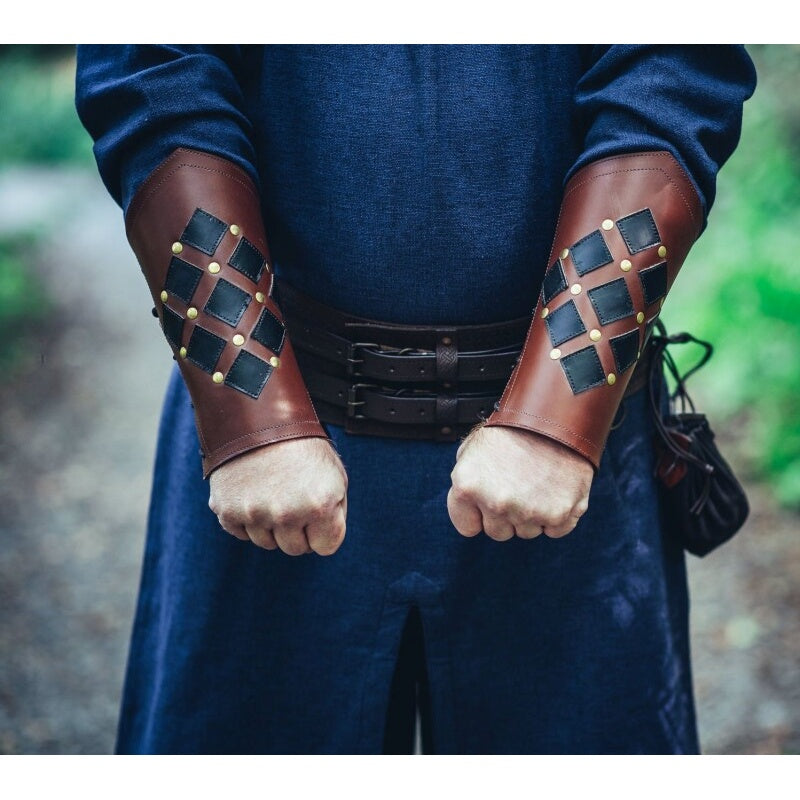 Imagen del producto Brazalete medieval de cuero Orm marrón-negro