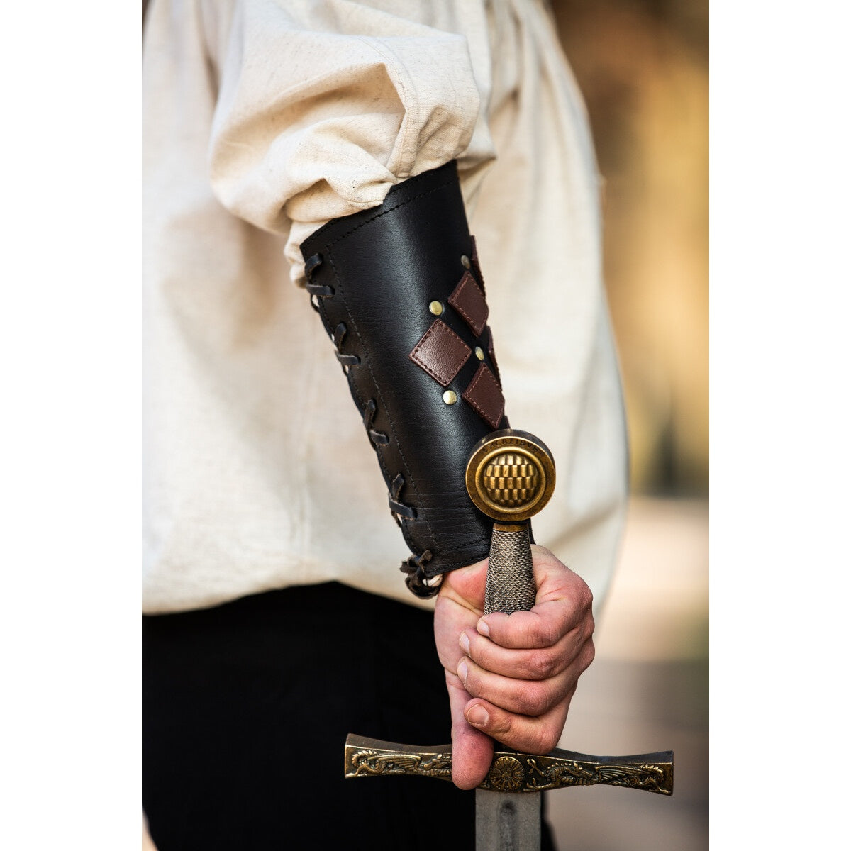 Imagen del producto Brazalete medieval de cuero Orm negro-marrón