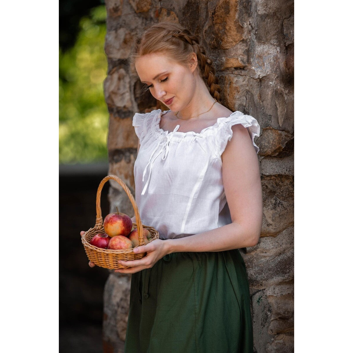 Imagen del producto Blusa veraniega medieval Lotte con volantes blanca