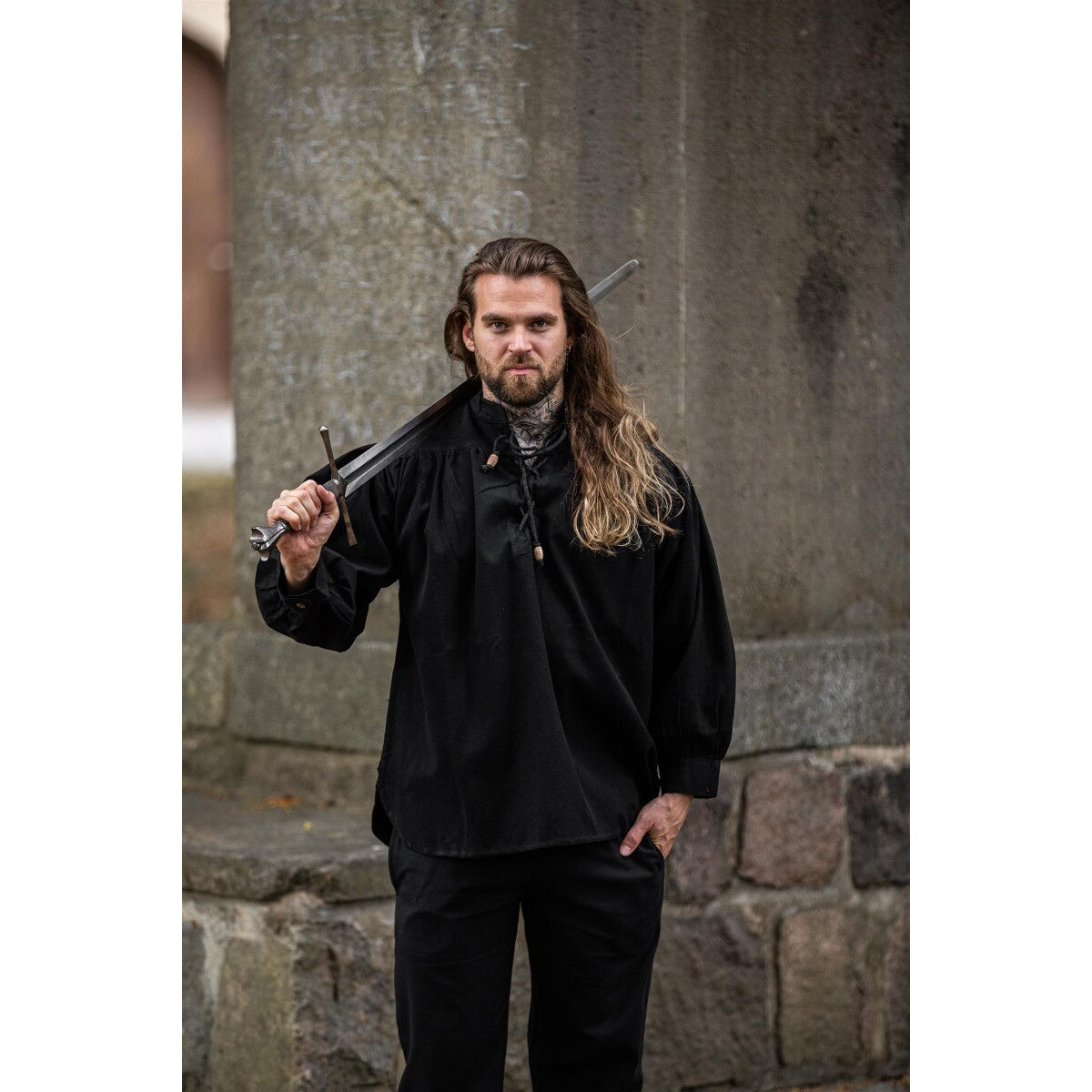 Imagen del producto Camisa medieval con cordones Georg de cuello alto negro jaspeado
