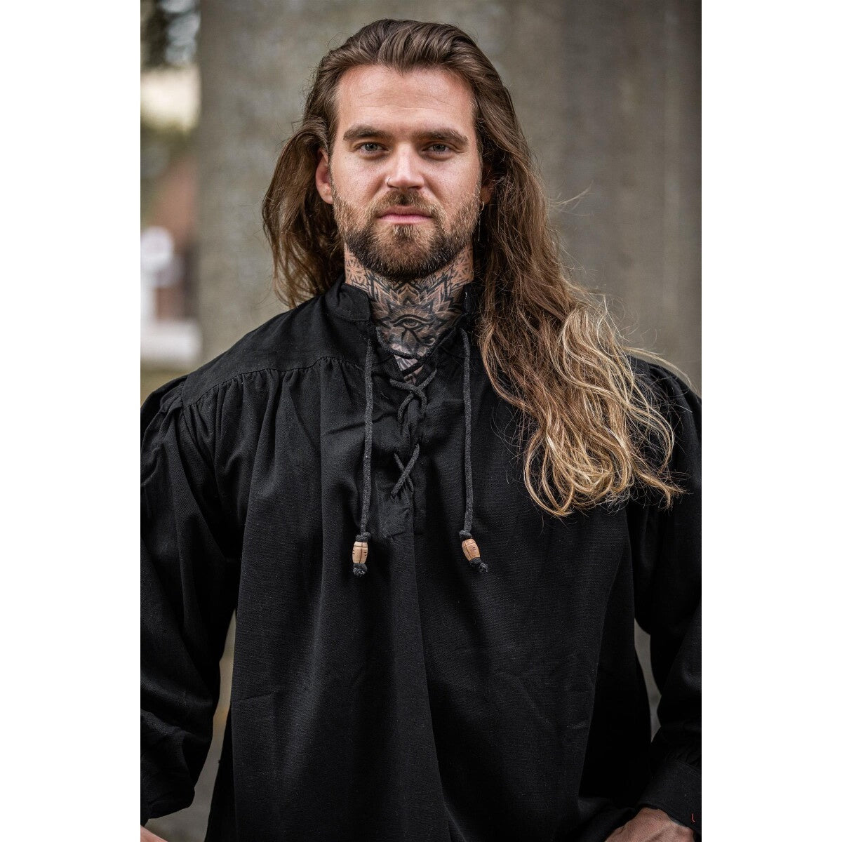 Imagen del producto Camisa medieval con cordones Georg de cuello alto negro jaspeado