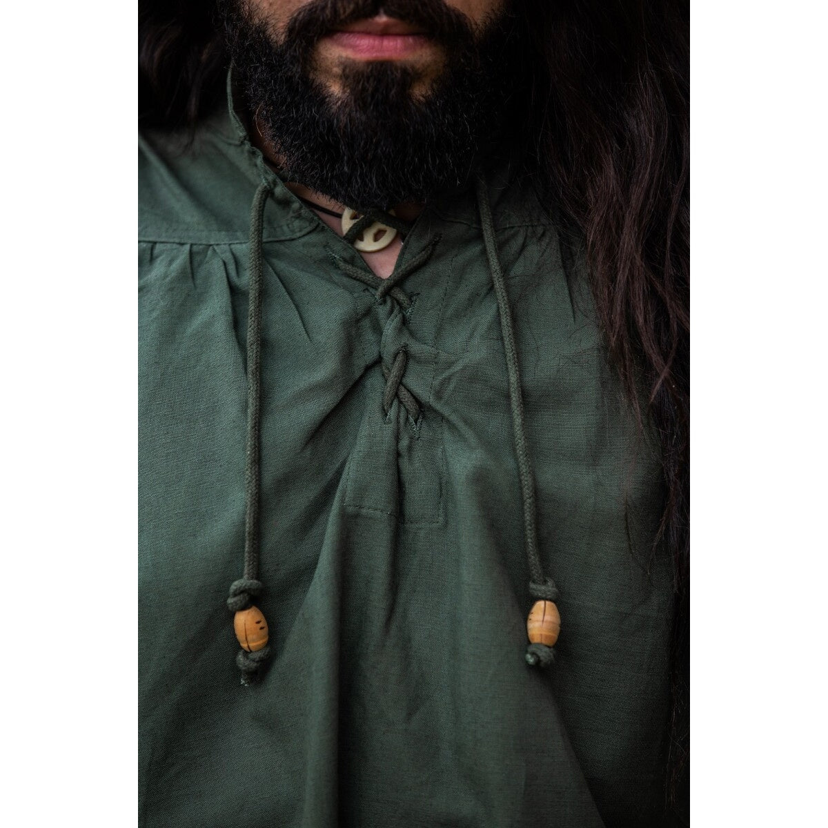 Imagen del producto Camisa medieval con cuello alto y cordones Friedrich verde