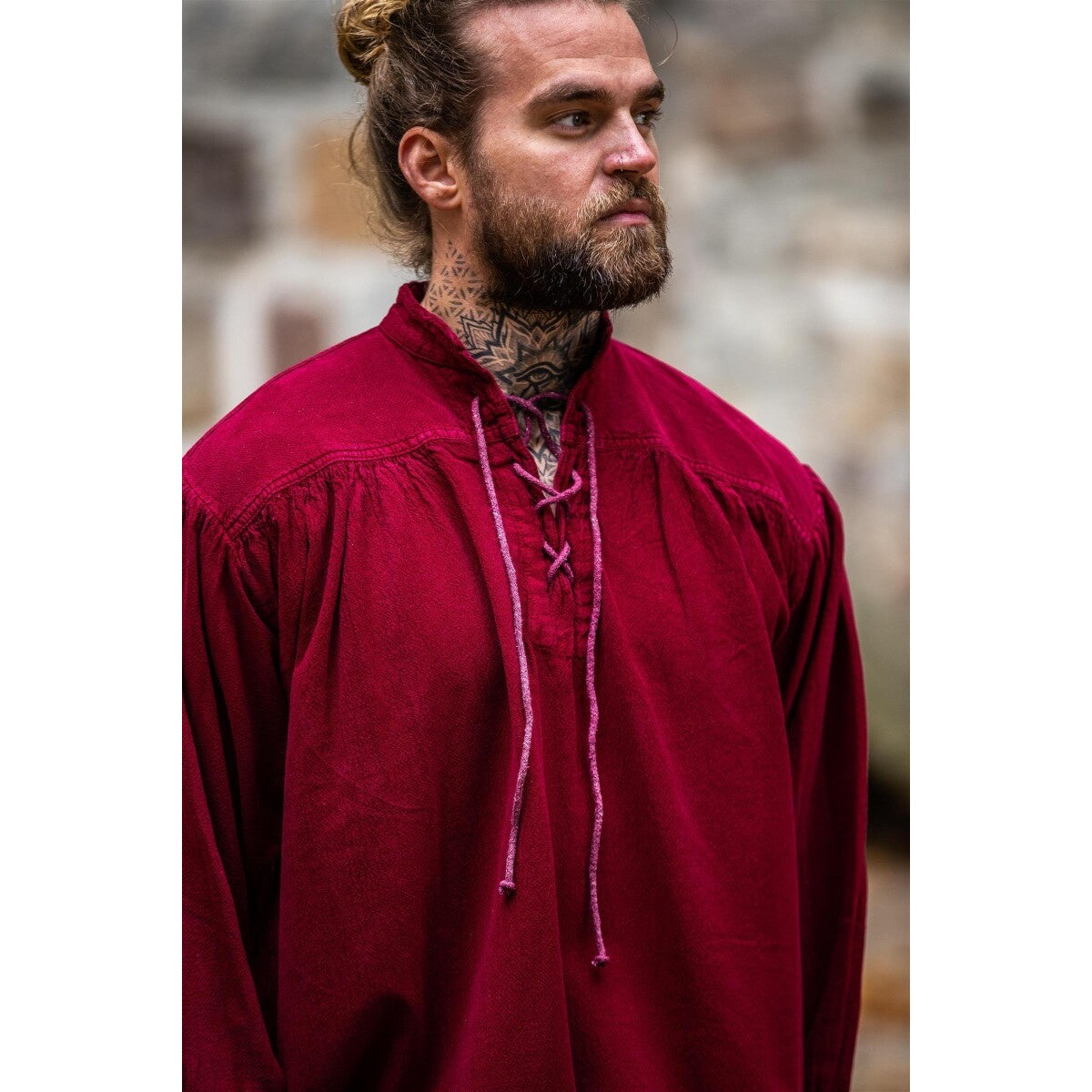 Imagen del producto Camisa medieval con cuello alto y cordones Friedrich rojo burdeos