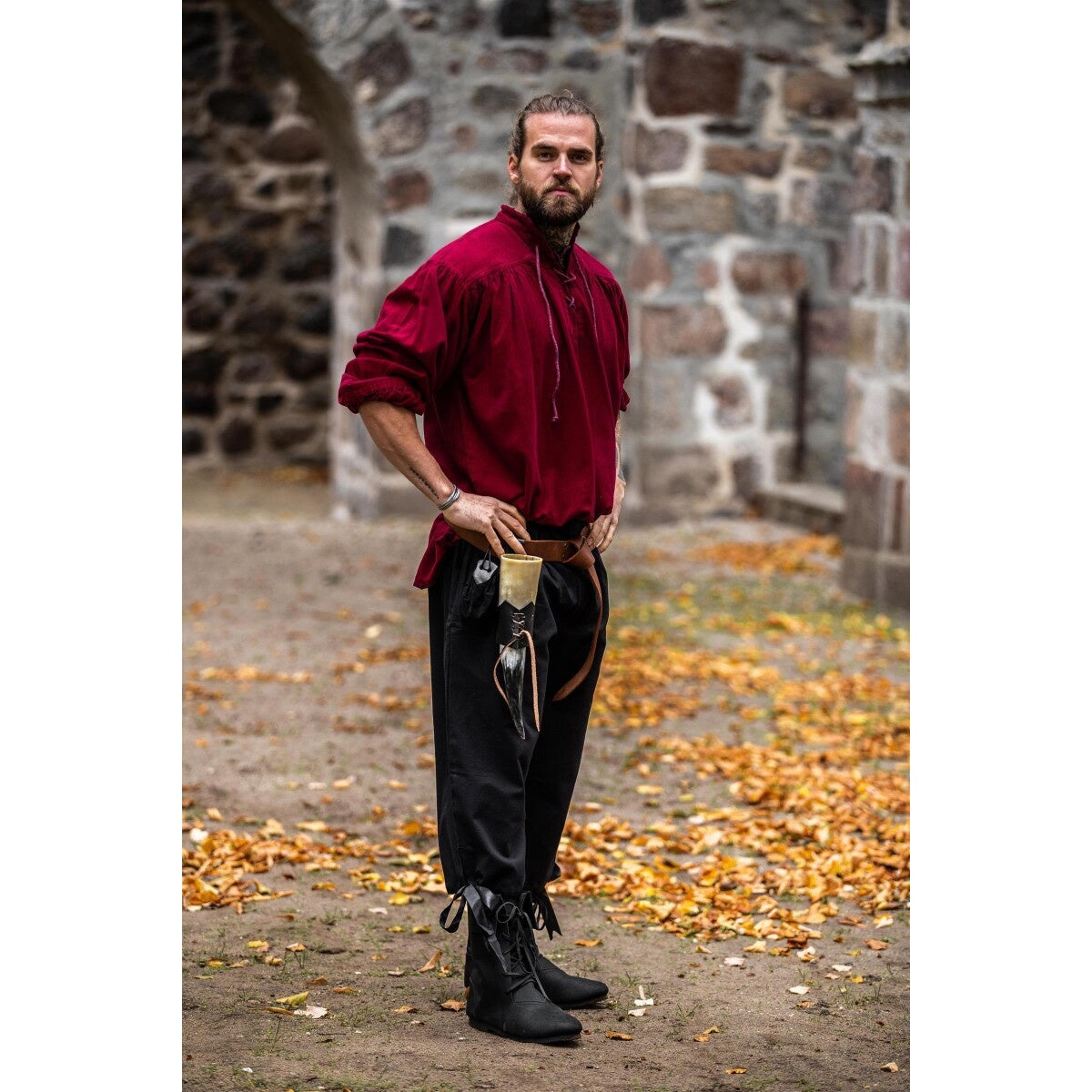 Imagen del producto Camisa medieval con cuello alto y cordones Friedrich rojo burdeos