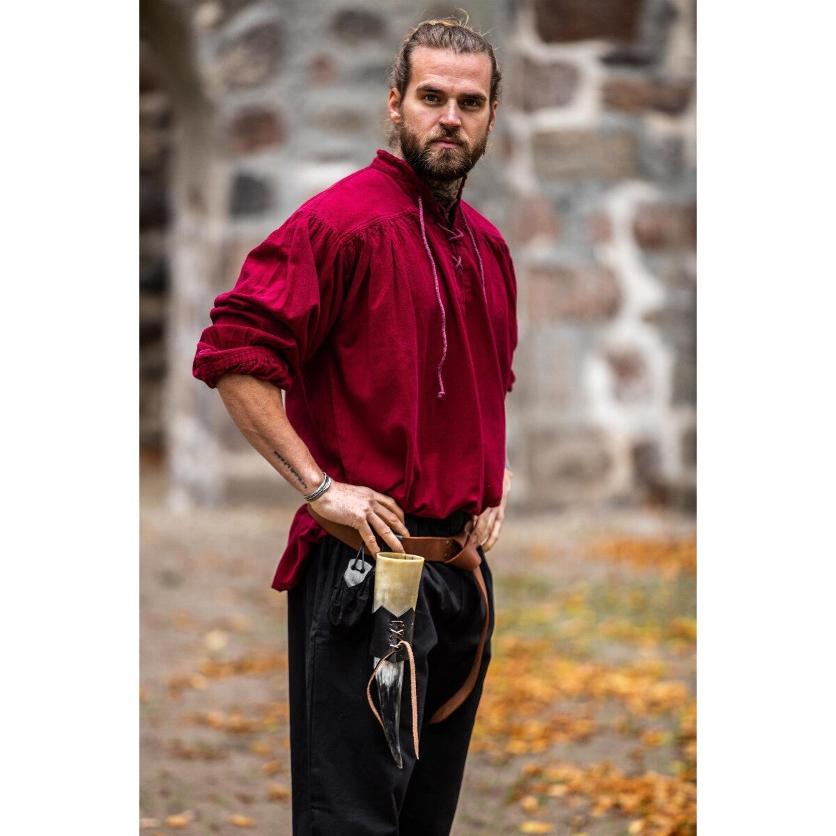 Imagen del producto Camisa medieval con cuello alto y cordones Friedrich rojo burdeos