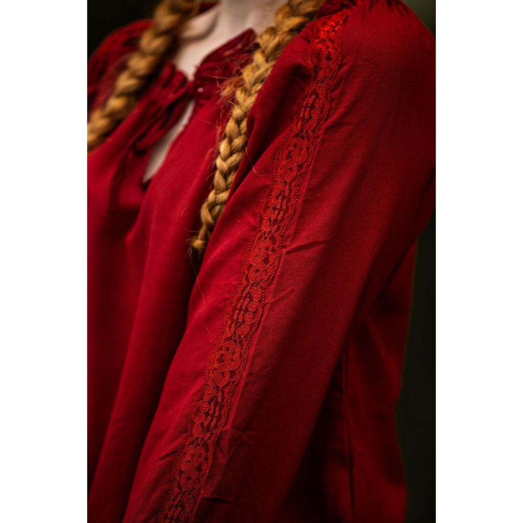 Imagen del producto Blusa medieval con encaje Bettina roja