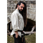Imagen del producto Camisa medieval con jaretas y botones de madera Oswald beige