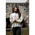Imagen del producto Camisa medieval con jaretas y botones de madera Oswald beige