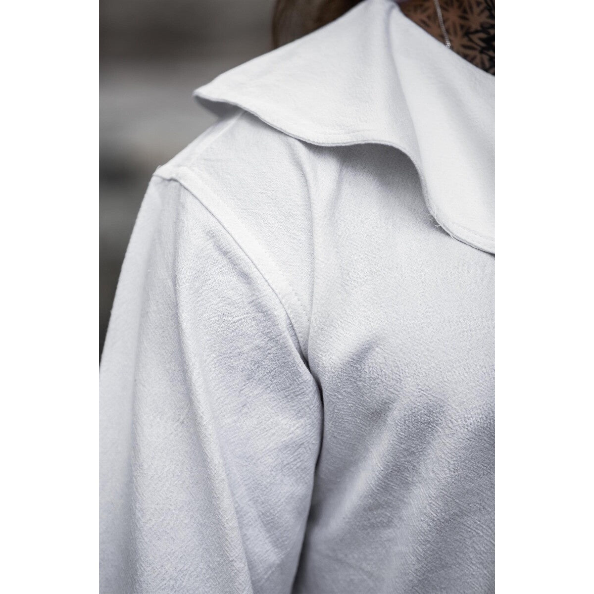 Imagen del producto Camisa medieval de cuello redondo Athos blanca