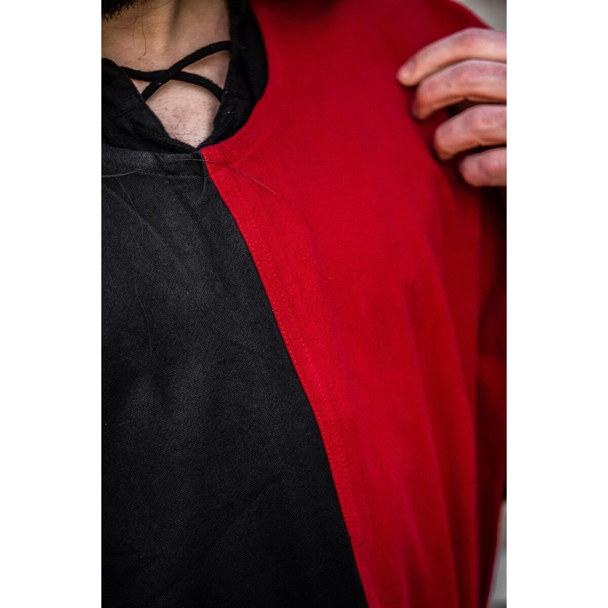 Imagen del producto Tabardo medieval negro-rojo