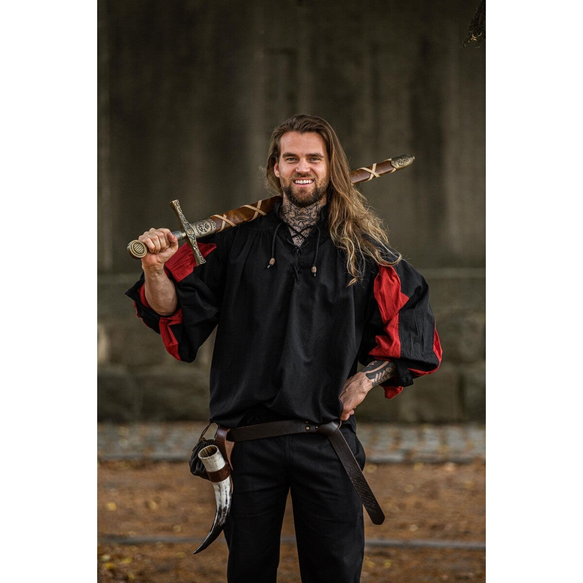 Imagen del producto Camisa de lansquenete medieval Albert negro-rojo