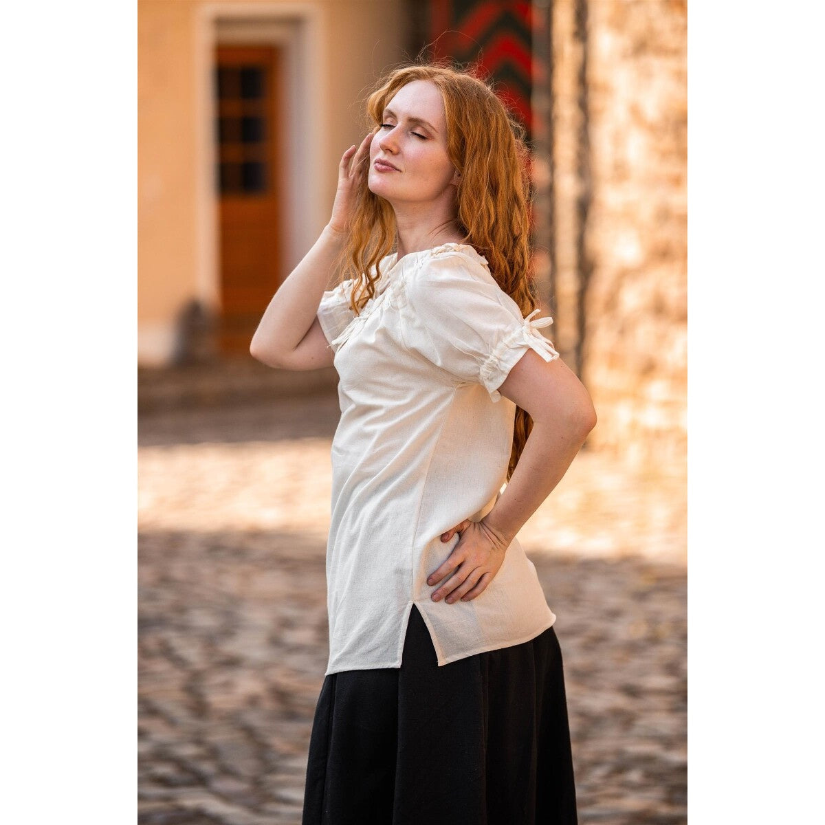 Imagen del producto Blusa medieval de manga corta Otilia beige