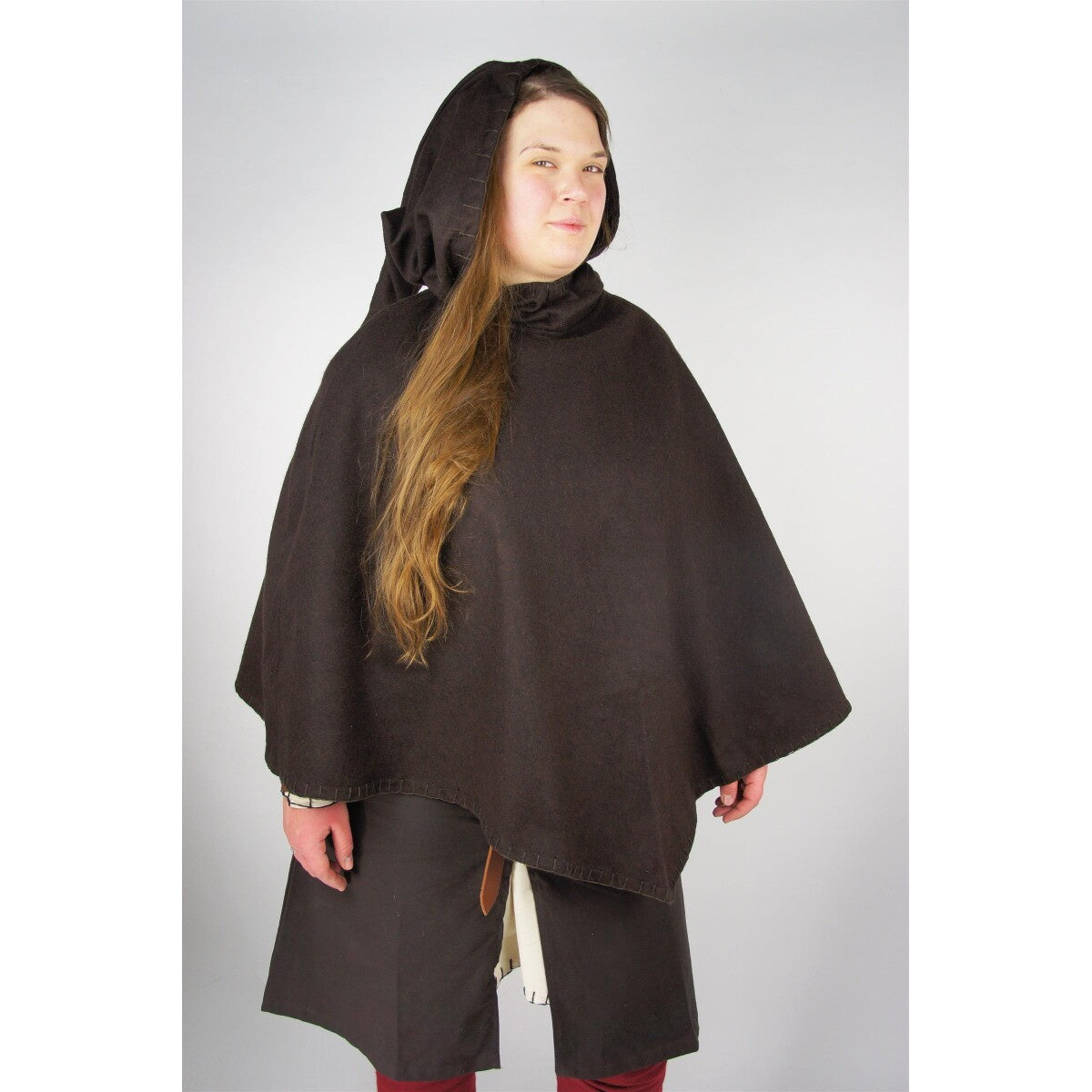 Imagen del producto Capucha medieval Egill con bordado marrón