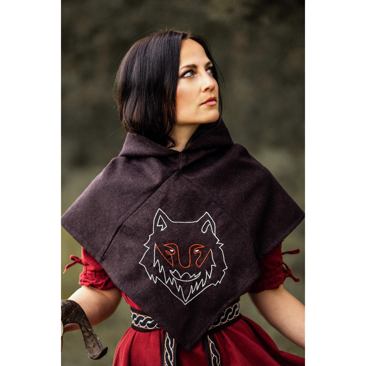Imagen del producto Gugel medieval Tyr con bordado de lobo marrón