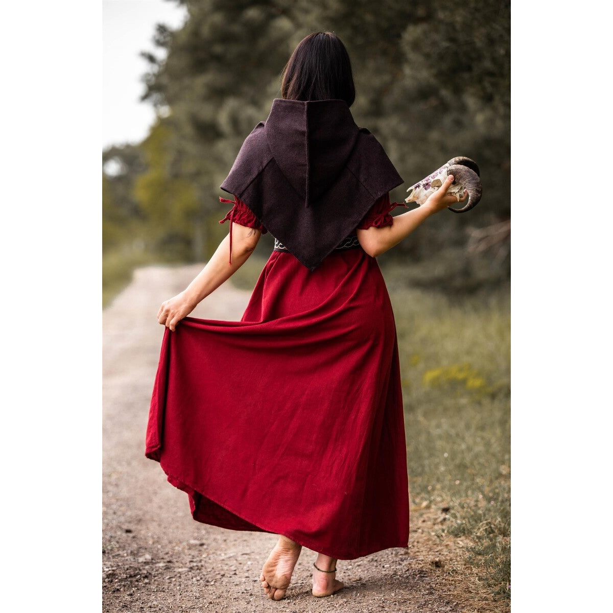 Imagen del producto Gugel medieval Tyr con bordado de lobo marrón