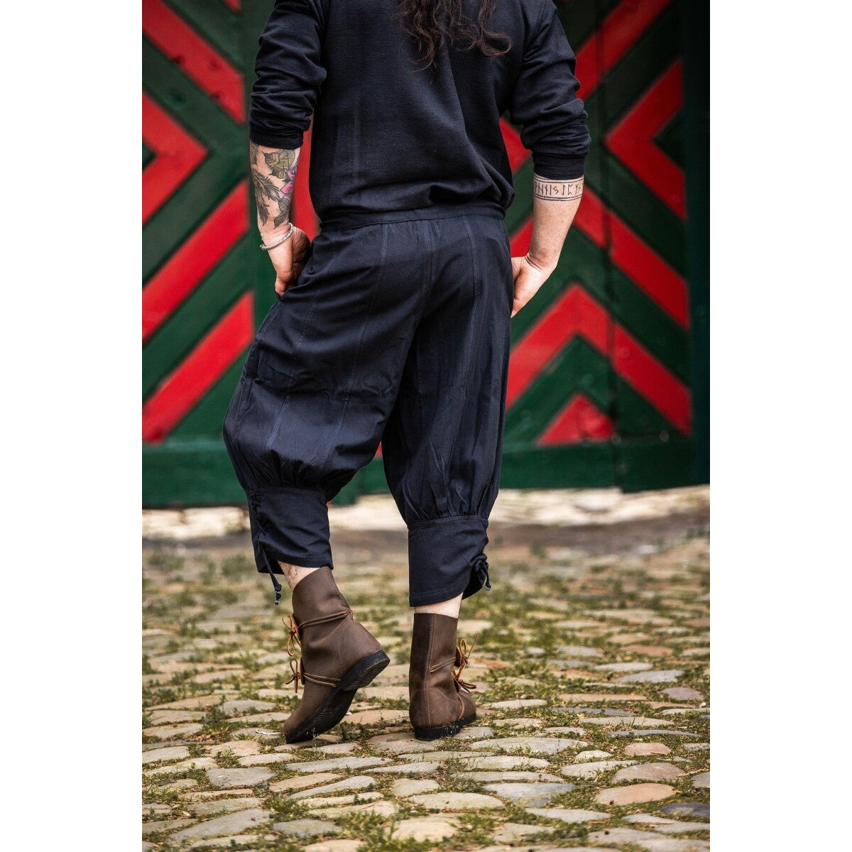 Imagen del producto Pantalón medieval hasta la rodilla Laurence con cordones en la parte baja de la pierna negro
