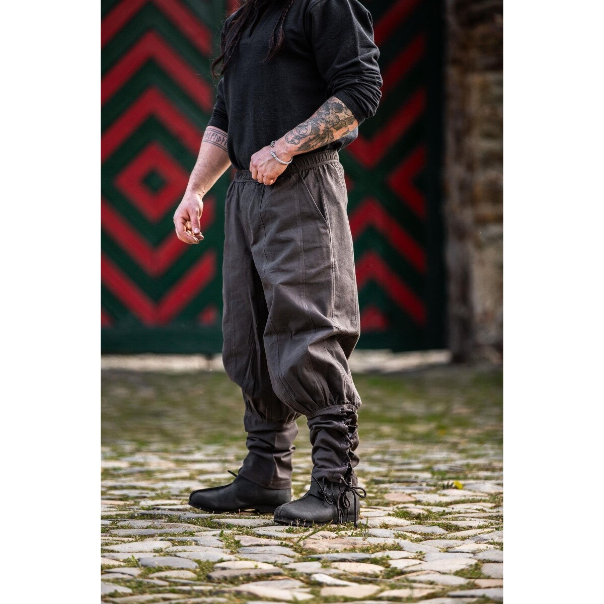 Imagen del producto Pantalón medieval Tiago con cordones en las piernas marrón