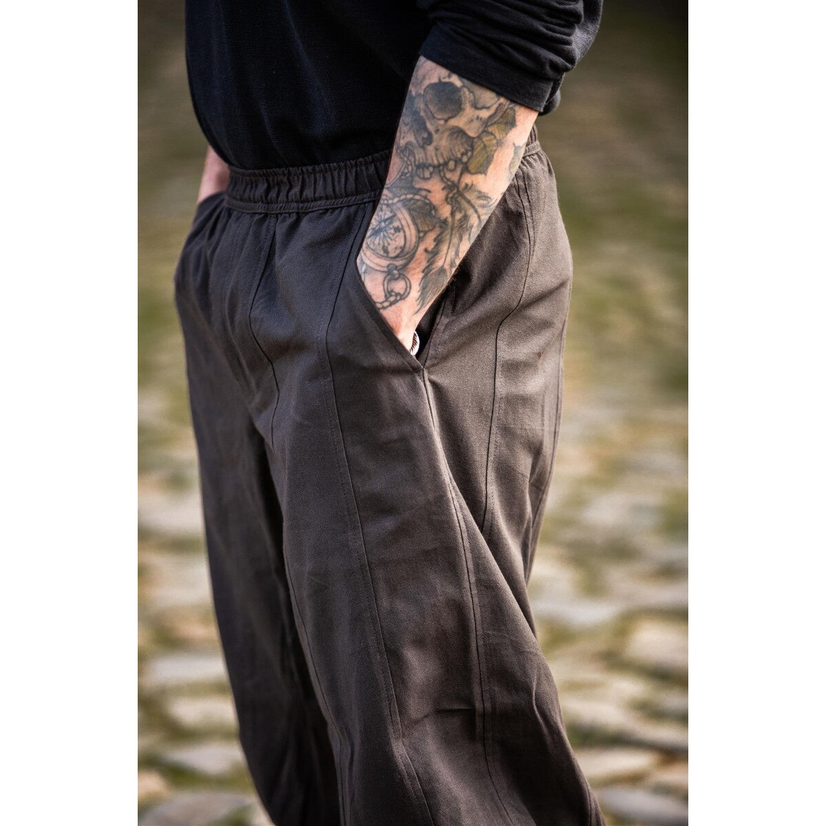 Imagen del producto Pantalón medieval Tiago con cordones en las piernas marrón