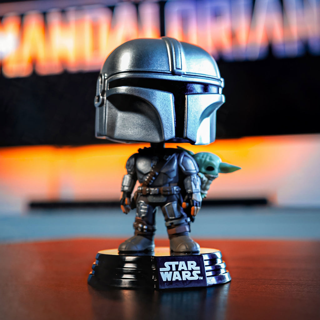 Imagen del producto Figura Funko Pop con cabeza oscilante Mandaloriano con Grogu - Star Wars The Mandalorian