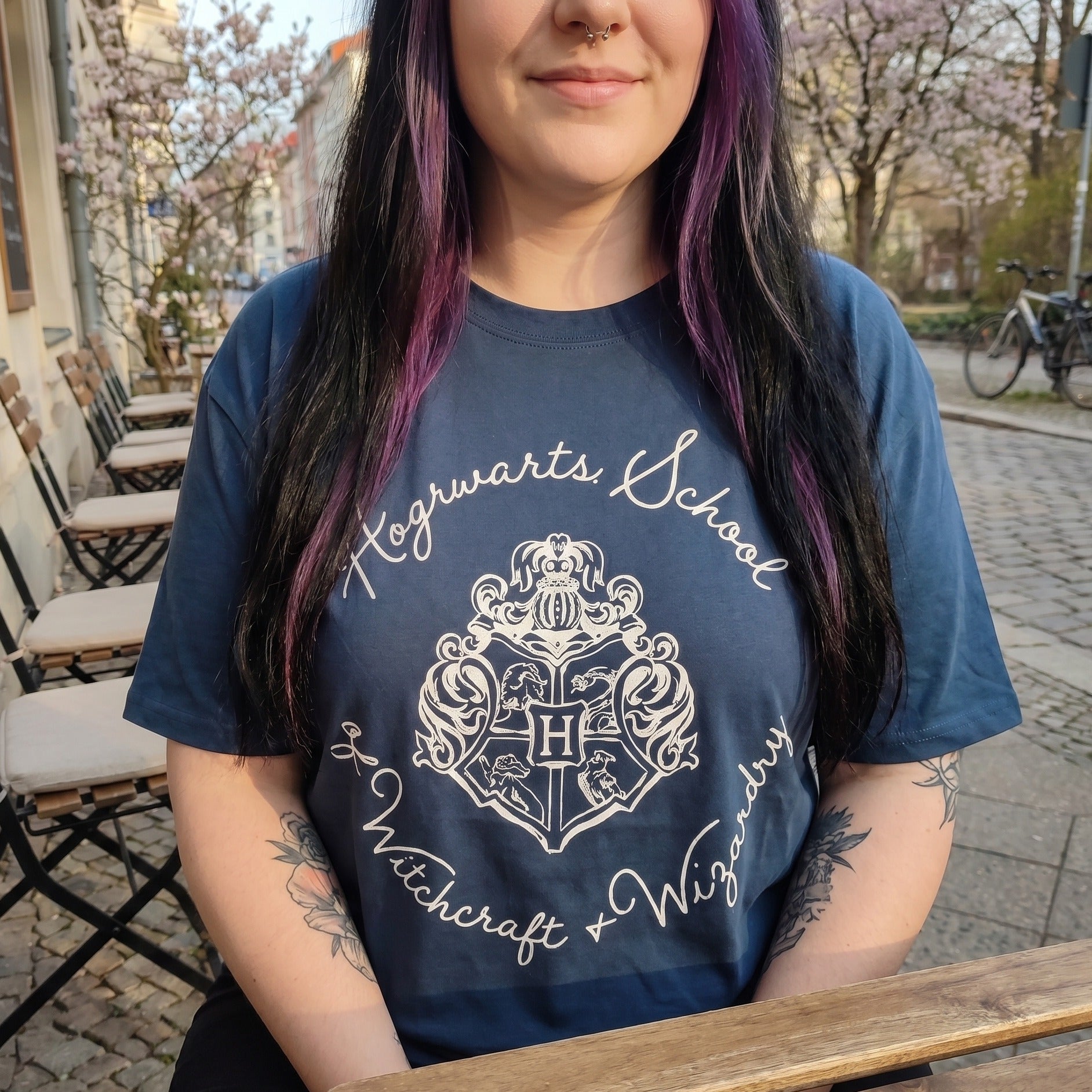 Imagen del producto Camiseta escudo Hogwarts azul - Harry Potter