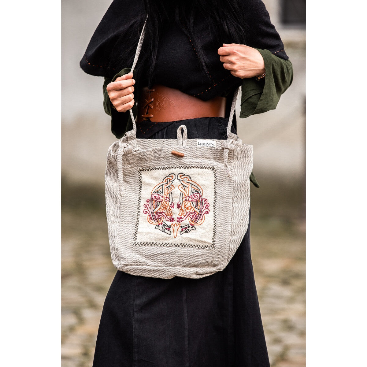 Imagen del producto Bolso bandolera medieval Tora con bordado beige