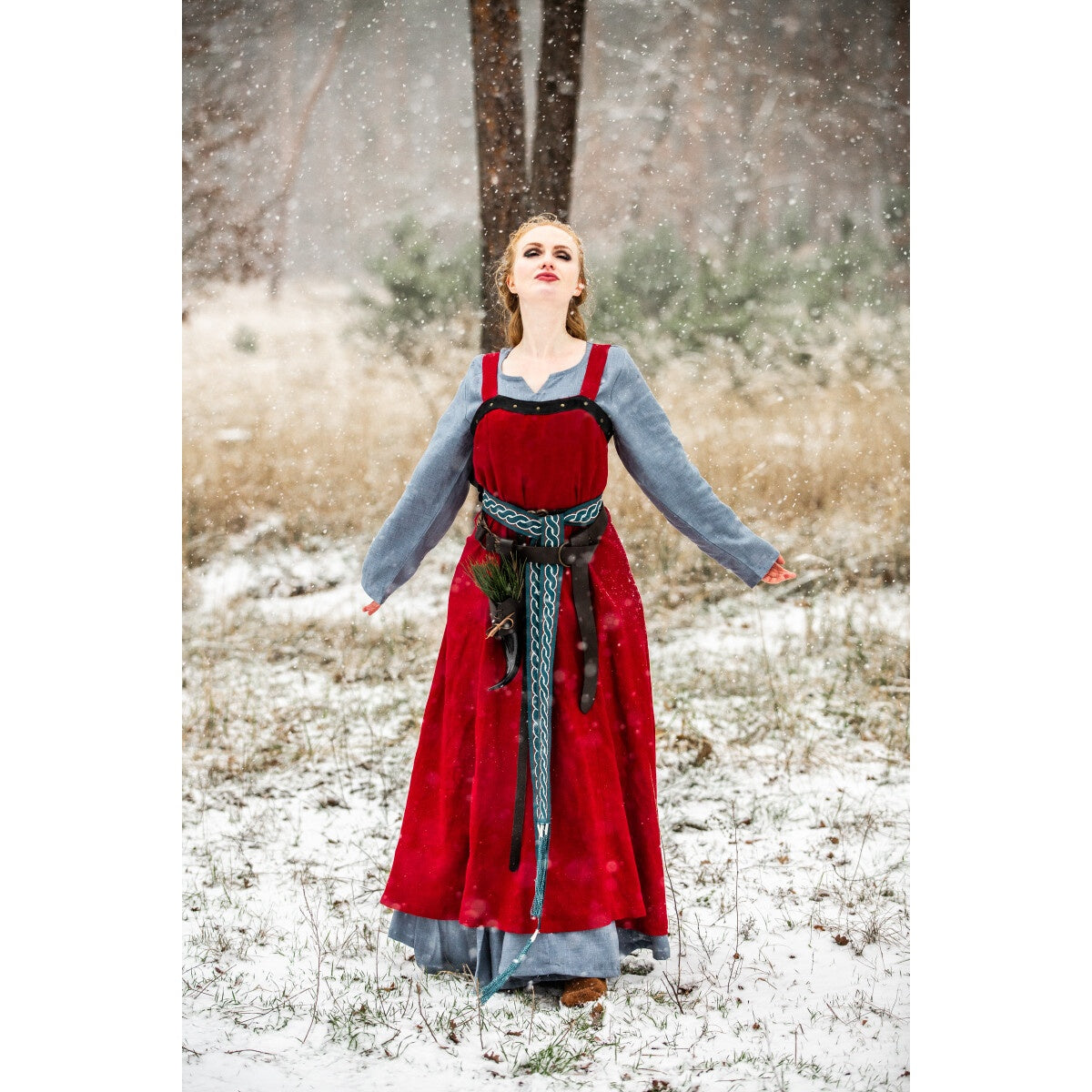 Imagen del producto Sobretúnica vikinga medieval Alena roja