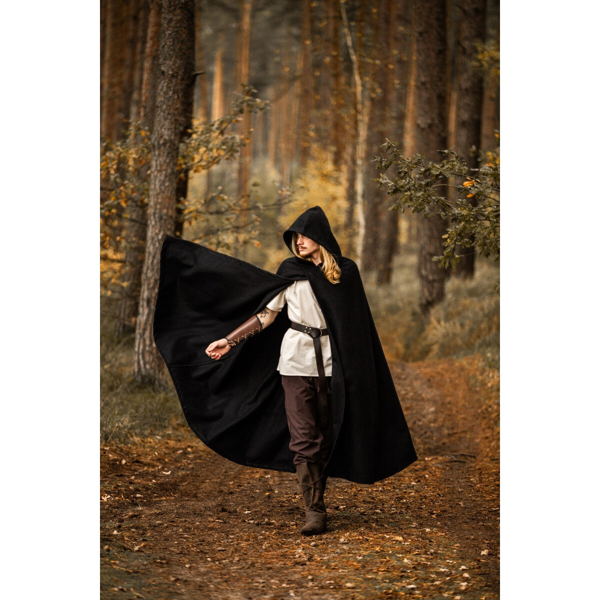 Imagen del producto Capa medieval con capucha Thorian lana negra