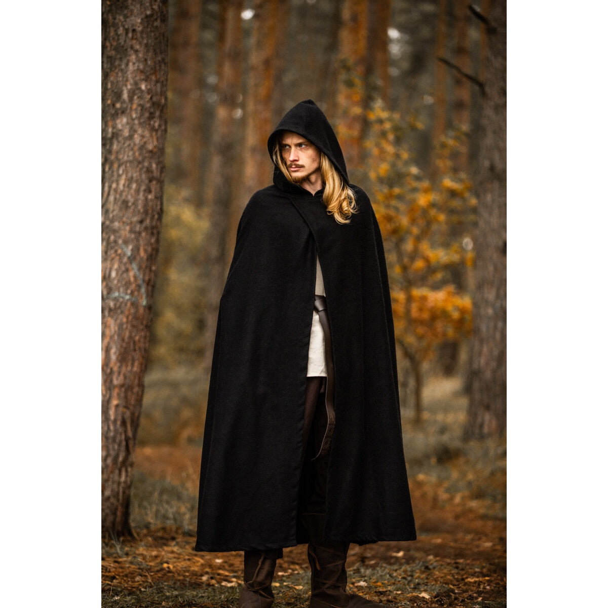 Imagen del producto Capa medieval con capucha Thorian lana negra