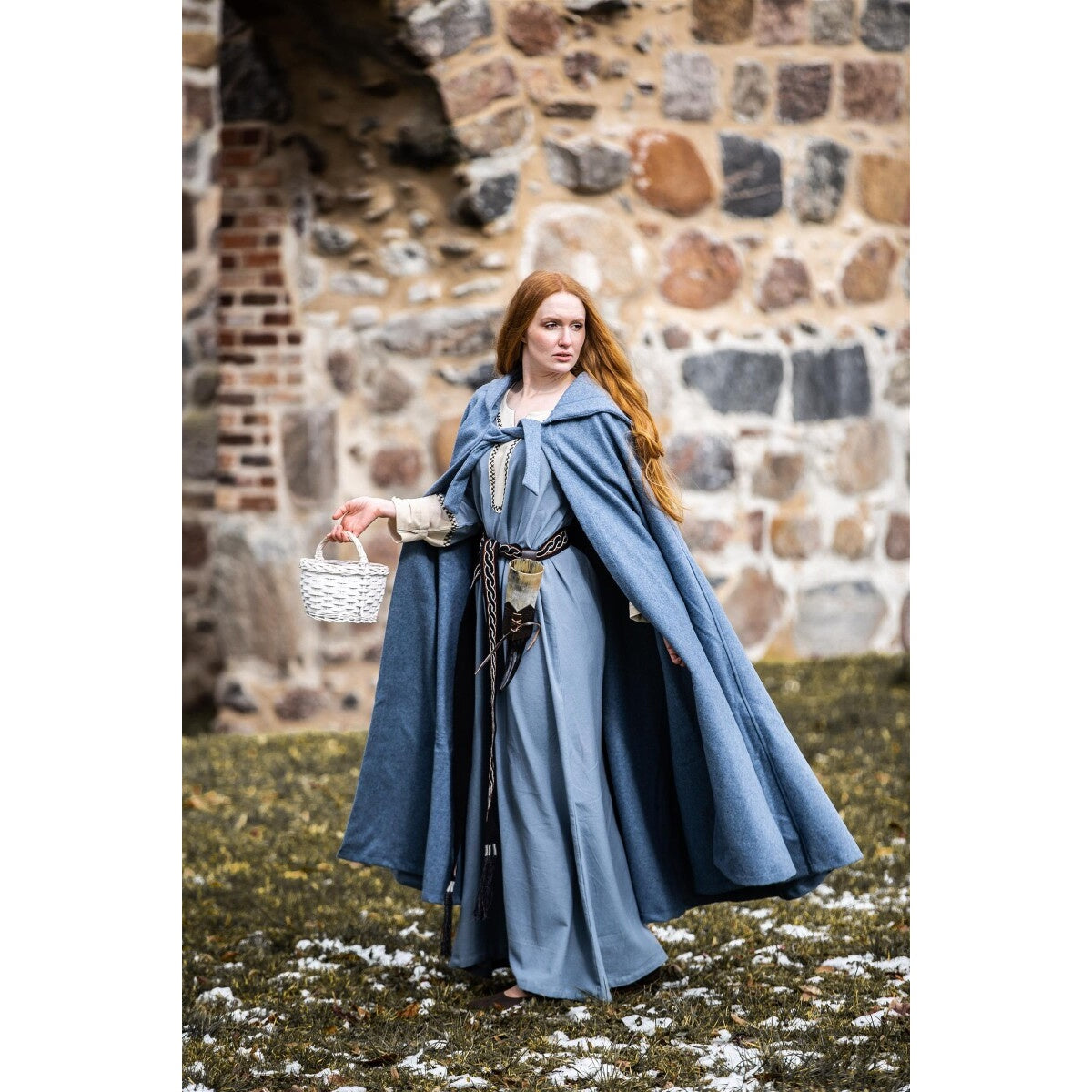 Imagen del producto Capa medieval con capucha Mila azul paloma