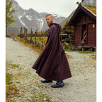 Imagen del producto Capa vikinga medieval Alpha con bordado de lobo marrón