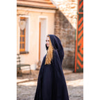 Imagen del producto Capa medieval con bordado y fíbulas Gesa