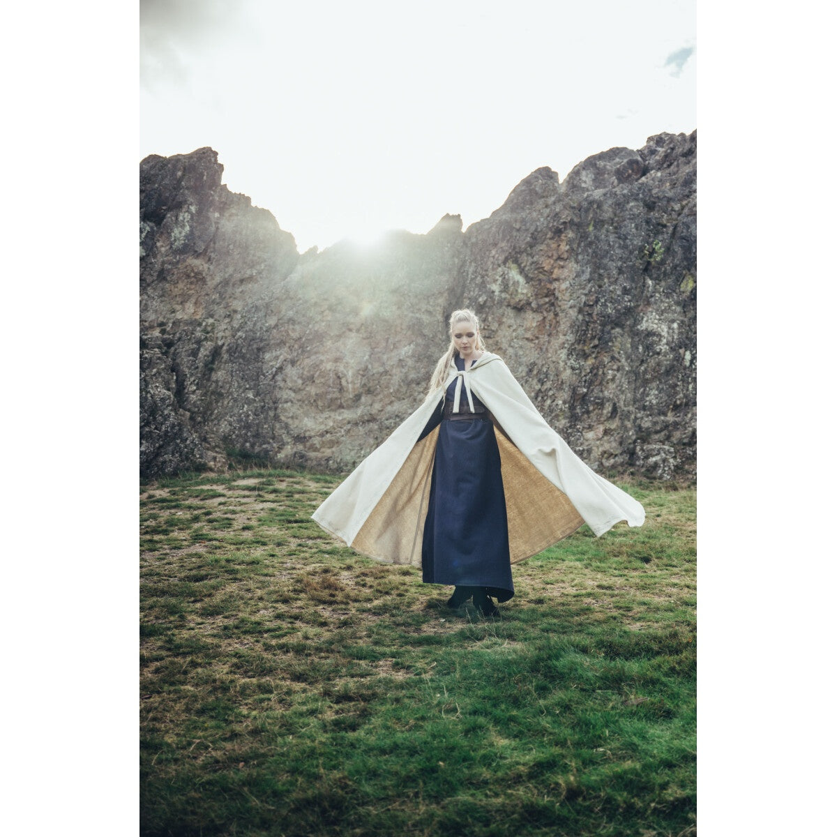Imagen del producto Capa medieval de lana Alma 131 cm