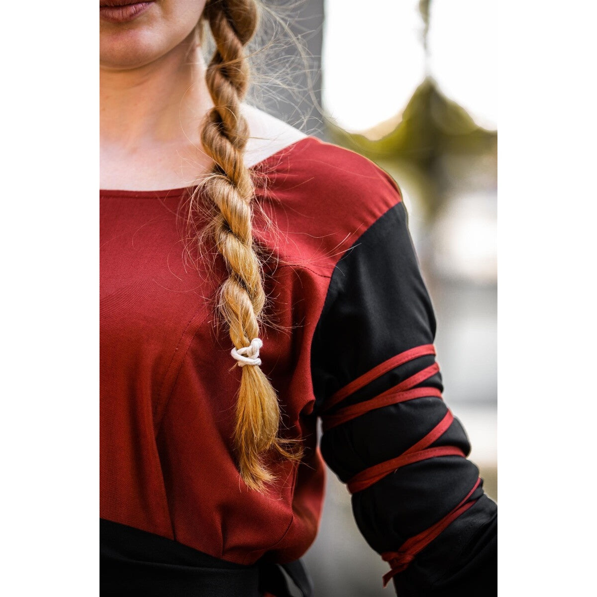 Imagen del producto Vestido medieval Dorell rojo y negro