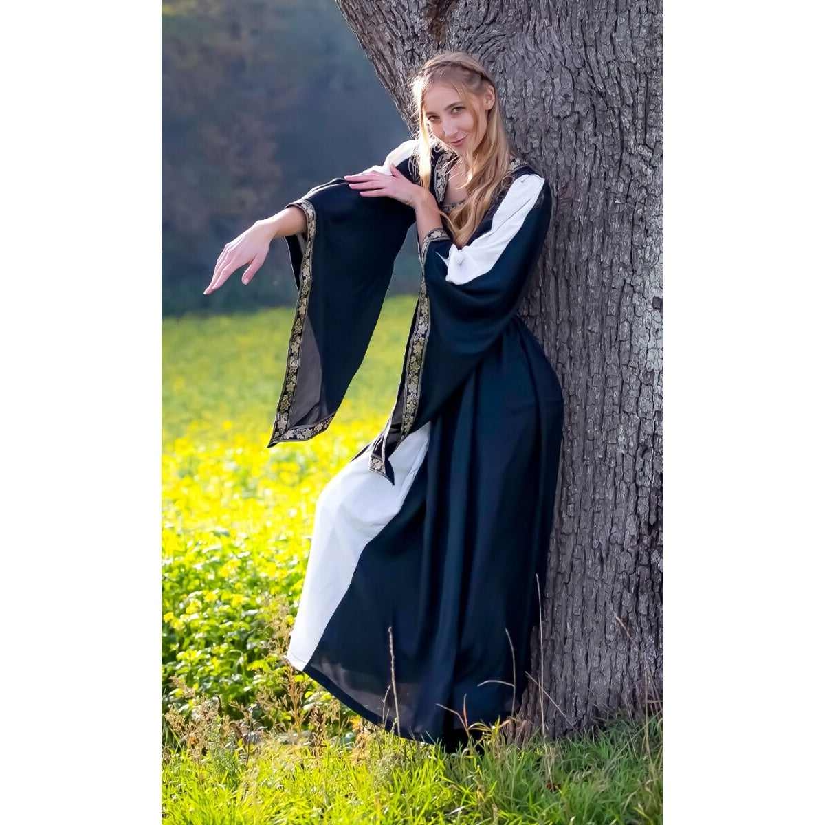 Imagen del producto Vestido medieval Ivette negro-blanco