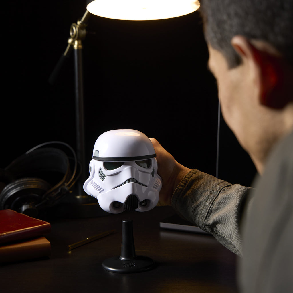 Imagen del producto Star Wars - Réplica de mini casco de Stormtrooper con base