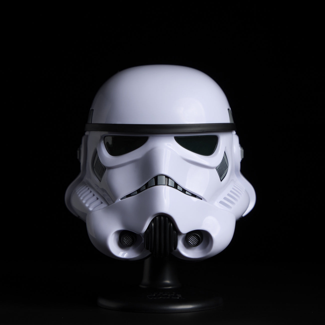 Imagen del producto Star Wars - Réplica de mini casco de Stormtrooper con base