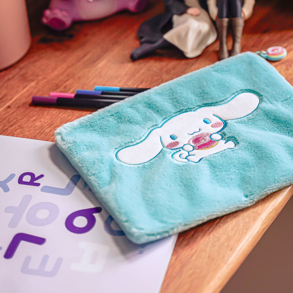 Imagen del producto Hello Kitty & Friends - Neceser de peluche Cinnamoroll